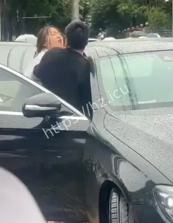 原配当街抓奸撕扯