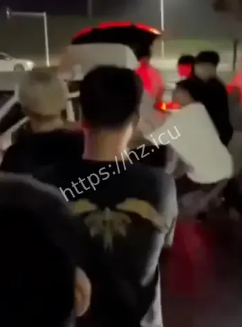 大规模群体持械斗殴