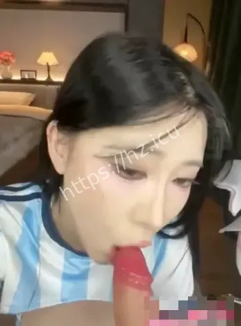 御姐主播化身性感足球宝贝