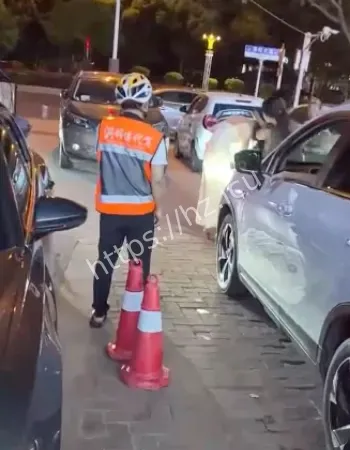 原配酒店门口暴打小三