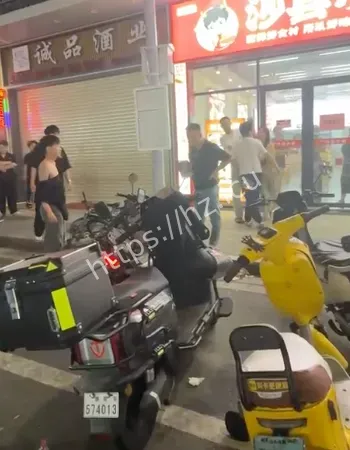吃瓜群众挤满