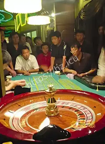 死后百辆豪车相送场面震撼