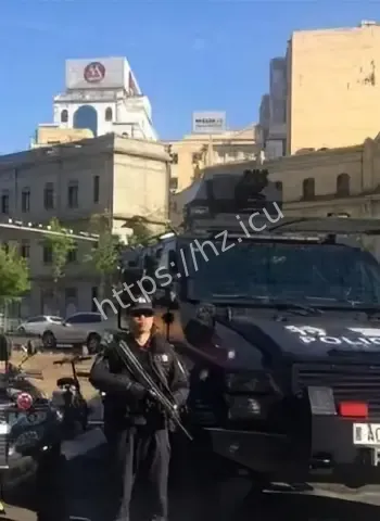 死后百辆豪车相送场面震撼