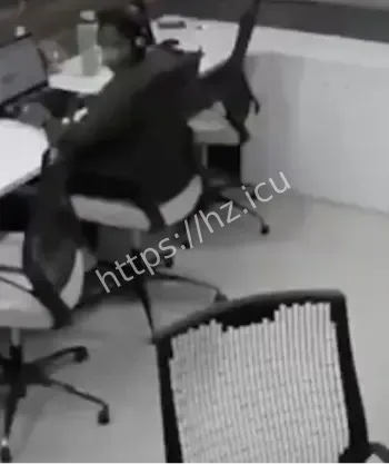 深夜监控诡异画面