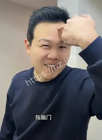 球迷遭飞车党枪顶脑门