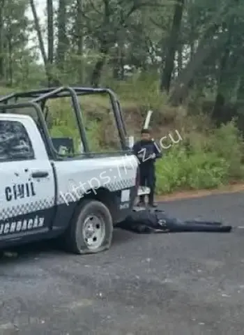 球迷遭飞车党枪顶脑门