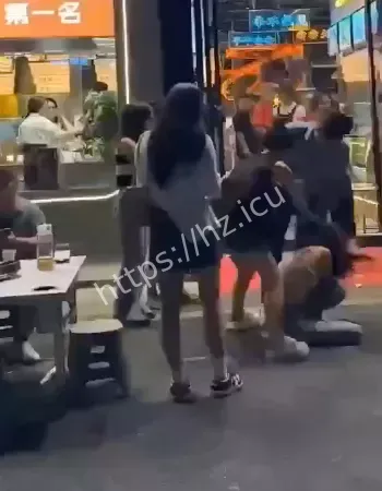 原配铁拳教育小三