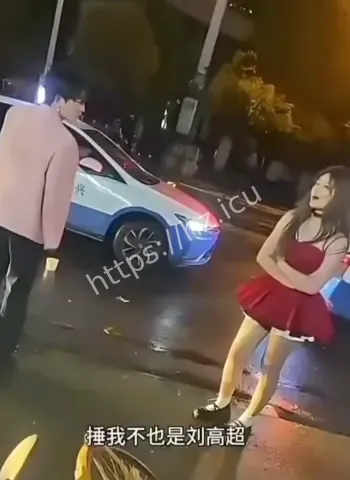 女子怒骂男子出轨卖身