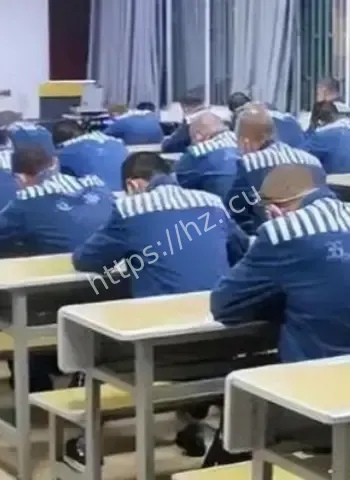 警嫂穿丝袜进牢房侍寝