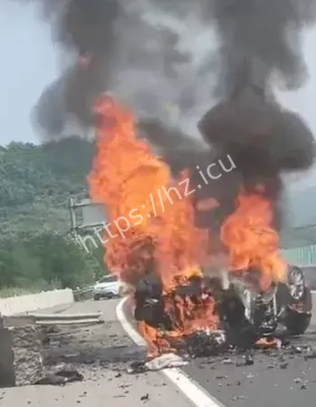 现场黑烟直冲云霄