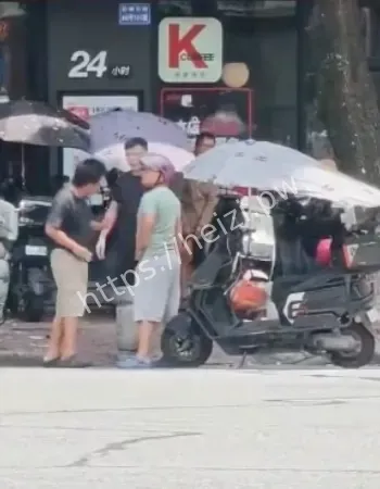 挥刀恐吓