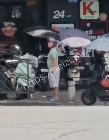 挥刀恐吓