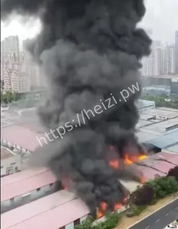 现场火光冲天