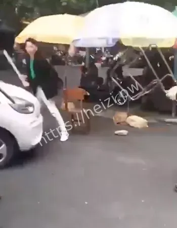 与多人对峙