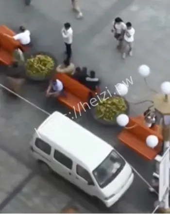 闹市商场墙缝发现遗体悬案