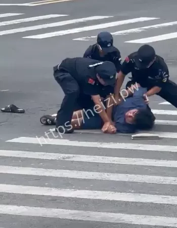 男子无差别砸车事件