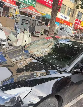多辆汽车受损