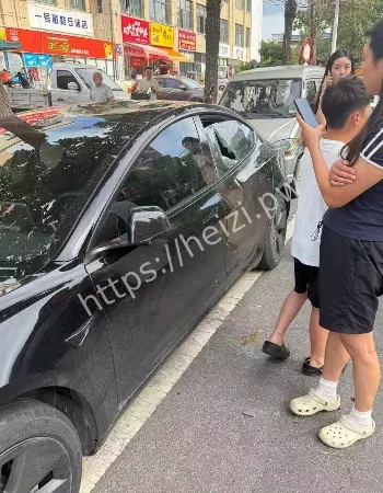 警车也未能幸免