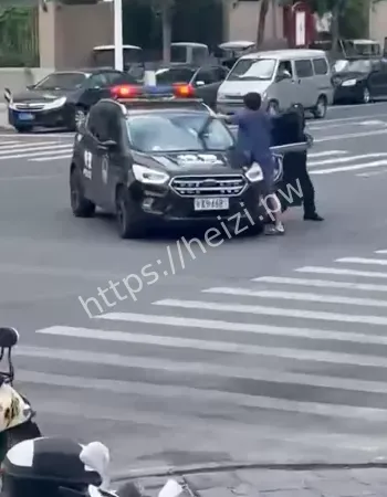 多辆汽车受损