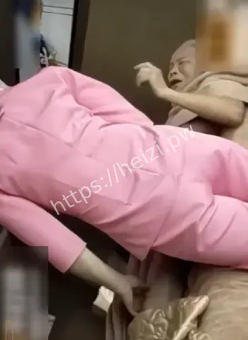 女护工值班直播不雅行为