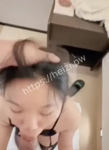 清纯眼镜妹遭渣男友泄密