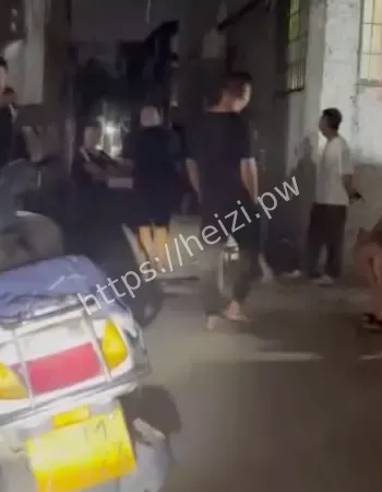 现场围观群众不断
