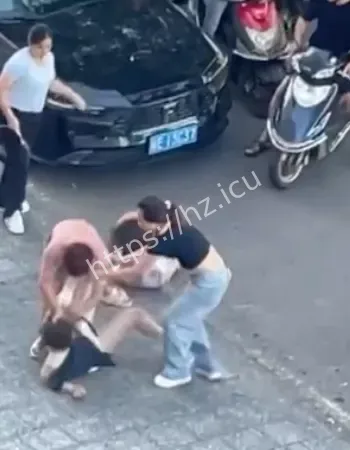 闺蜜三人联手出击
