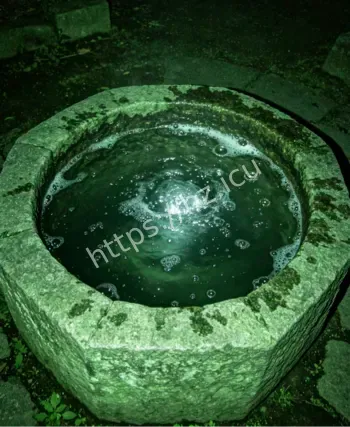 湖南古井昼夜翻滚冒泡