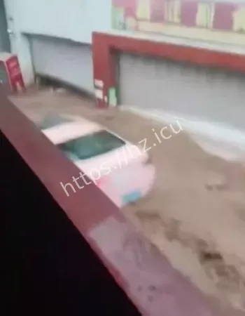 车辆被冲走