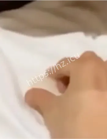 小猫不太热约炮视频