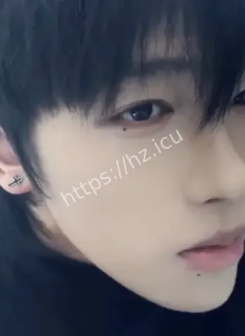 假暖男哄骗女粉财色