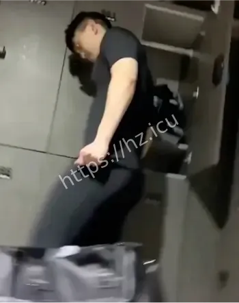 肌肉猛男汗水呻吟