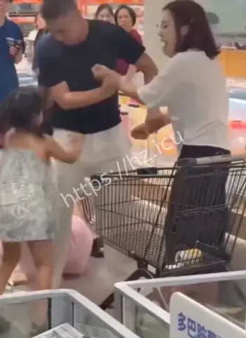 东阳盒马超市瞬间变功夫片场