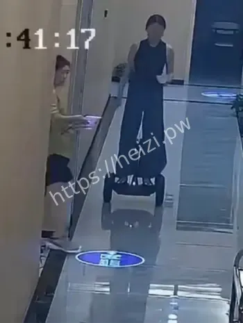 孕妇走廊骑平衡车相撞流产