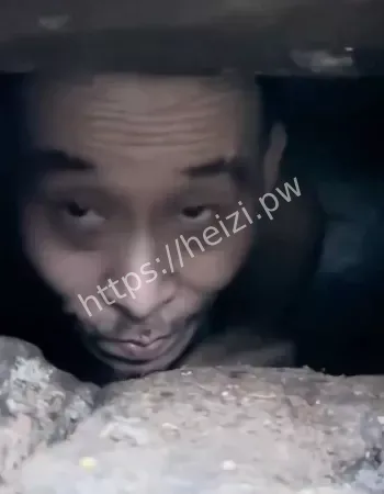 双脚紧锁