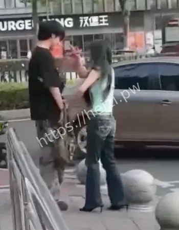 街头怒扇花心渣男