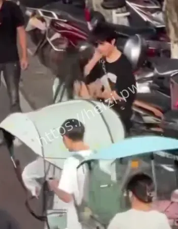 路人围观拍下全过程