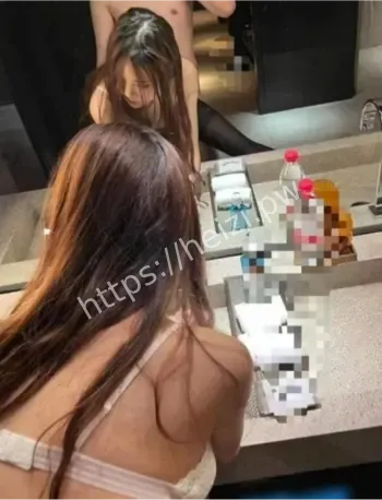 蜜桃臀后入打桩