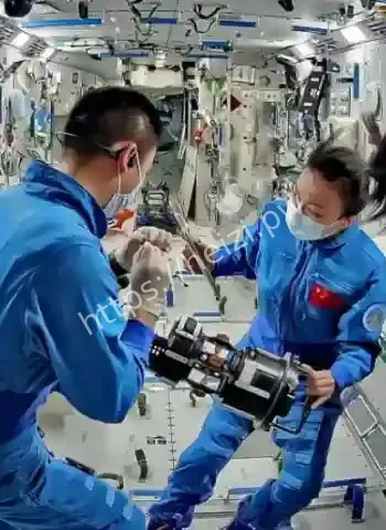 中国空间站采样成功