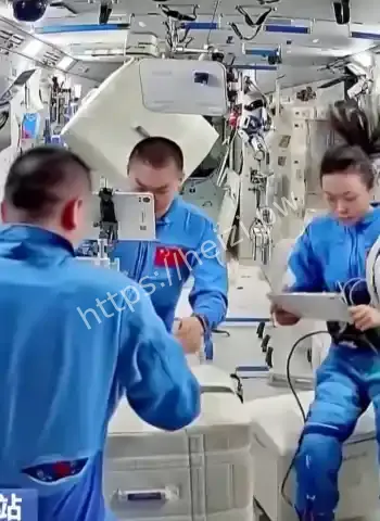 中国空间站采样成功